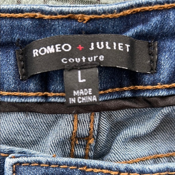 Embroidered Blue Jeans - Picture 4 of 8